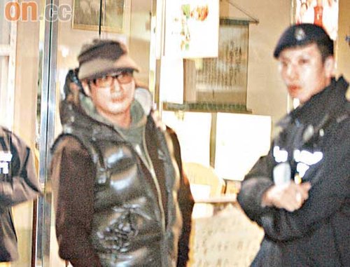 组图:吴镇宇判决罚1万留案底 法官责蠢勿卤莽