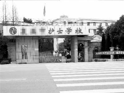 17岁女学生勾结社会青年逼数名学妹卖淫(图)