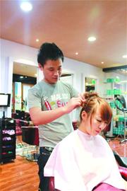 青岛平均每天开一家美发店 发型师年收入20万