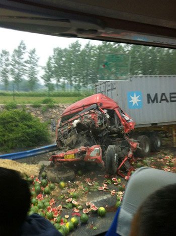 京珠高速河南信阳段交通事故致8死