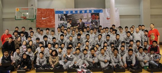 张卫平夏季篮球训练营将在华北电力大学开课