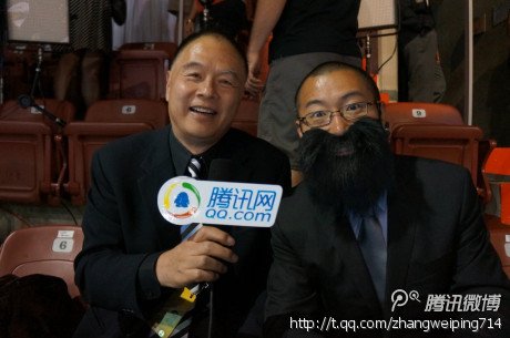 章鱼大战张卫平获胜 于嘉戴大胡子解说+吃饭 