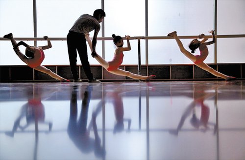 乡村的<em>小女孩</em>也期望有一双<em>红舞鞋</em> - 即墨信息