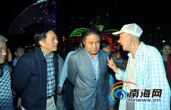 海南省委书记三亚调研:坐出租车吃大排档|罗保