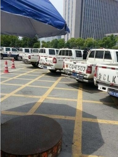 温州乐清30余城管围堵政府要求公务员待遇