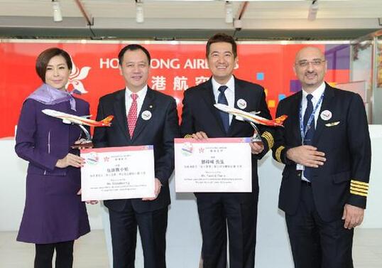 飞上云霄走进校园 伍咏薇邓梓峰任大使 - 即墨