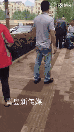 竟遭到对方一群家长的拳打脚踢