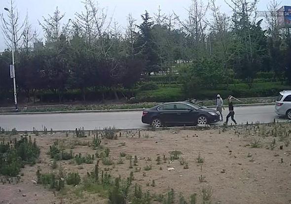 查看:3 * 贴子主题:青岛一村官因疑村民举报其贪腐就雇人行凶案发三年